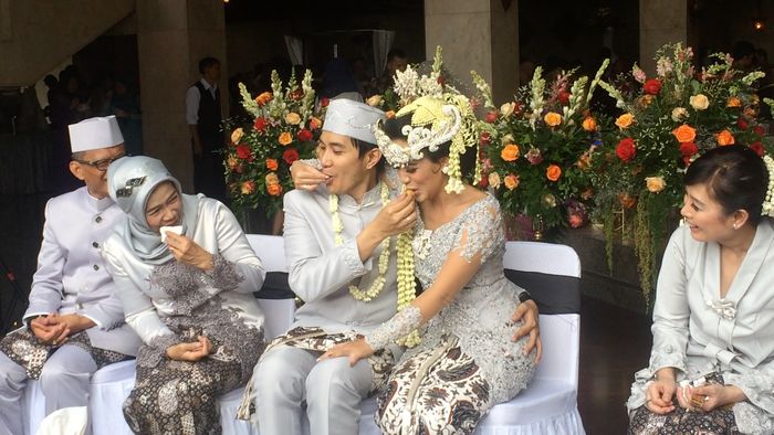 Keseruan Akad Nikah Lale dan Fikha dengan Adat Sunda 