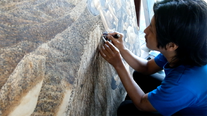 Gokil! Seniman Indonesia Ini Melukis dengan Rokok dan Obat Nyamuk