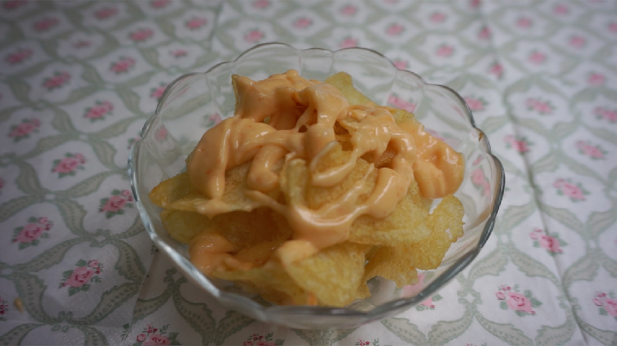 Membuat ‘Cheesy Spicy Mayo Sauce’ untuk Cocolan Keripik