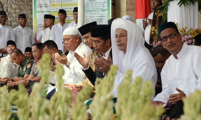 Cerita Jokowi di Pekalongan, Maulidan dan Sarungan