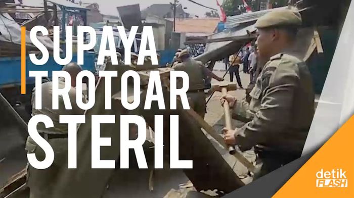 Sterilisasi Trotoar di Pondok Labu: Puluhan Kios Ditertibkan