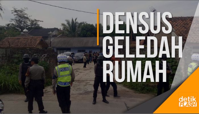 Penggeledahan Rumah Terduga Teroris di Bandung