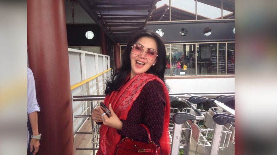 Syahrini Ajak Asisten Rumah Tangga Lebaran di Hong Kong