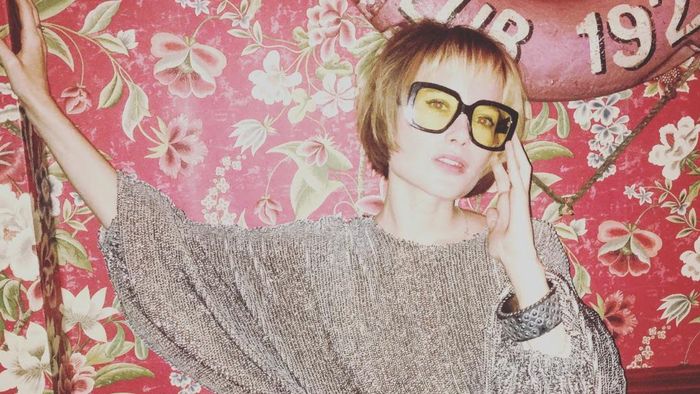 Kacamata Lensa Kuning Masih Jadi Incaran Fashionista