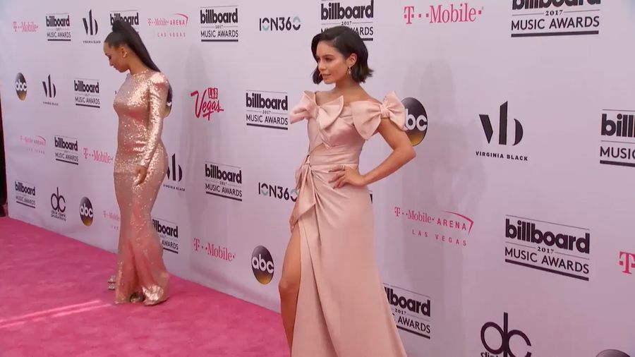 Nyentrik hingga Mempesona, Ini Penampilan Selebriti di Billboard 2017