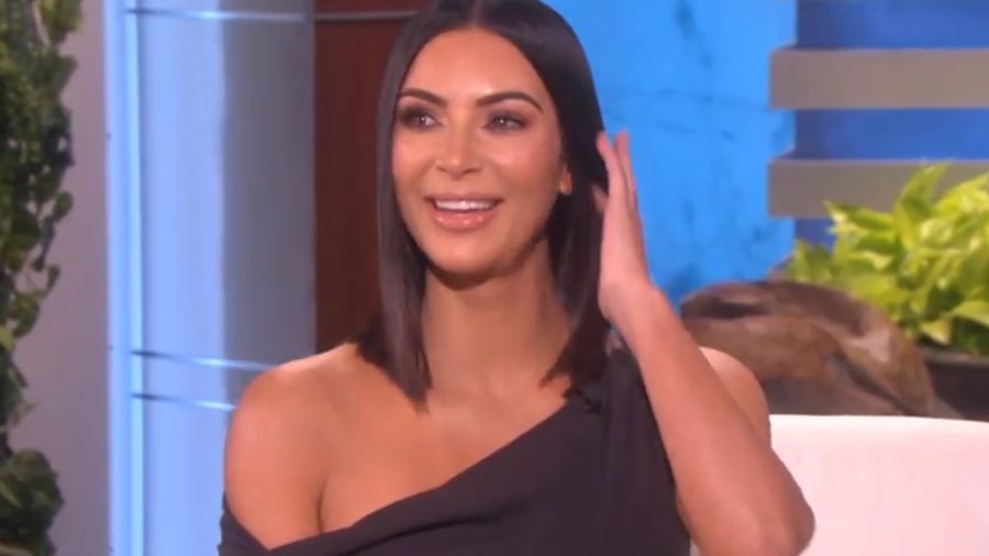 Kim Kardashian Nangis dan Kapok Pamer Harta di Medsos