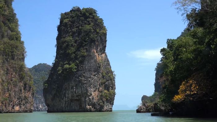 Ini Pulau James Bond yang Dipopulerkan Roger Moore