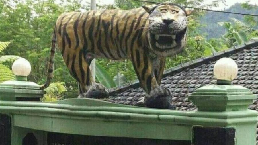 Kocak! Kumpulan Meme Patung Macan Koramil