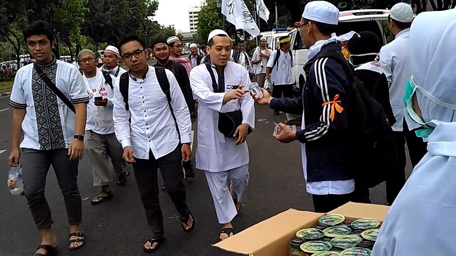 Aksi Damai, Indahnya Berbagi