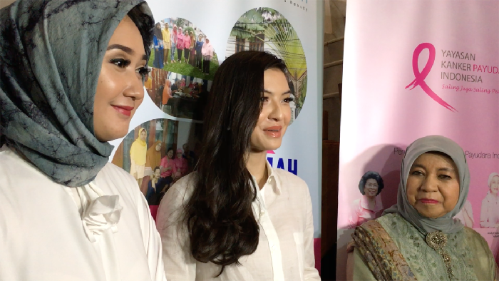 Raline Shah dan Dian Pelangi Berbagi Kebaikan dengan Yayasan Kanker