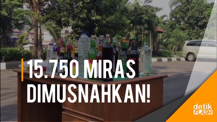 Polres Jakarta Timur Musnahkan Puluhan Ribu Botol Miras  