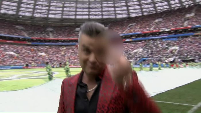 Jari Tengah Robbie Williams di Pembukaan Piala Dunia 2018