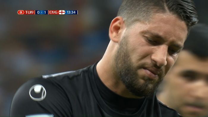 Detik-detik Kiper Tunisia Cedera Betulan