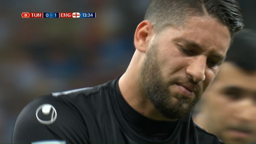 Detik-detik Kiper Tunisia Cedera Betulan