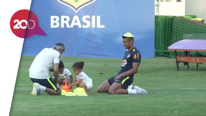 Gemasnya Penggawa Brasil Berlatih Bareng Buah Hati 