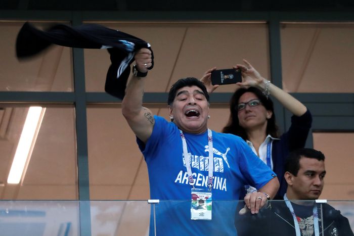 Maradona Rela Tumbang Demi Argentina