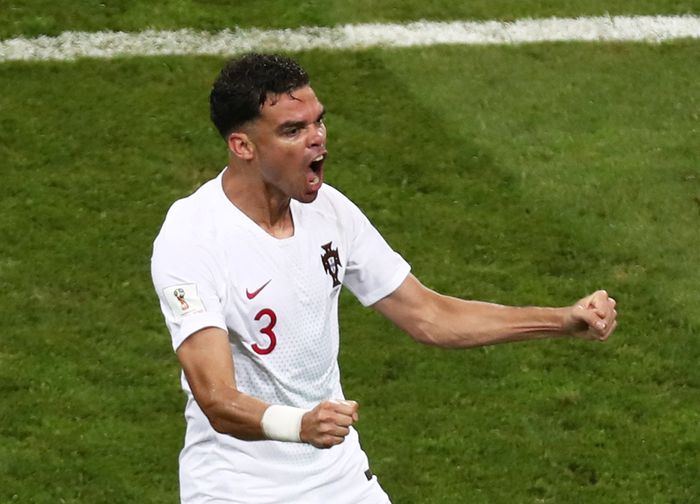 Sundulan Pepe Samakan Skor, Uruguay 1-1 Portugal