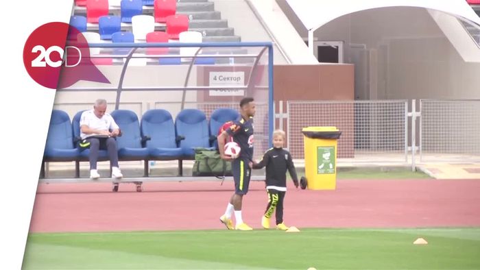 Saat Neymar Berlatih Bareng Buah Hati