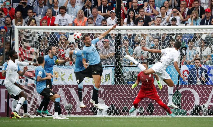 Sundulan Varane Buat Prancis Ungguli Uruguay 1-0
