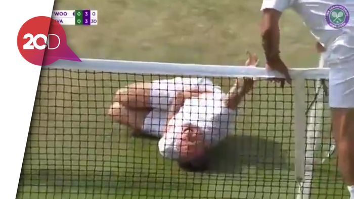 Petenis Ini Guling-guling ala Neymar