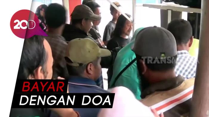 Mantul! Warung Ini Bagikan Sarapan Gratis bagi Kaum Duafa