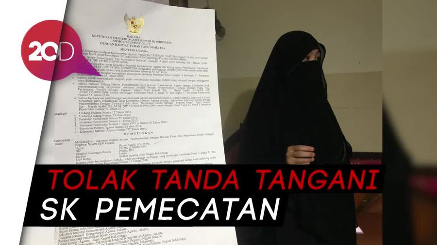 Dipecat dari PNS, Dosen Bercadar di Bukittinggi Mau Gugat Menag