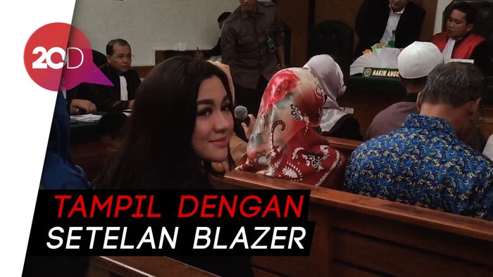 Vicky Shu Hadir di Sidang First Travel