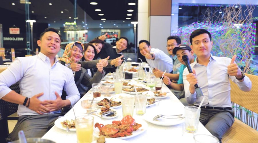 Keseruan Traktiran Malam Bersama Kawan