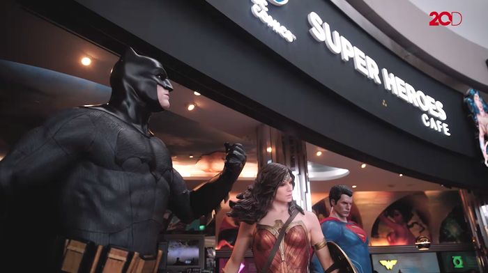 Menyantap ‘Superman di DC Comics Super Heroes Cafe