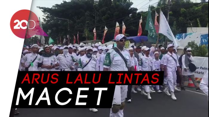 Massa Aksi Bela Islam Long March ke Bareskrim Mabes Polri