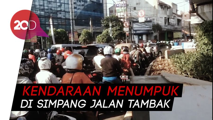 Uji Coba Underpass Matraman, Lalin Macet Parah