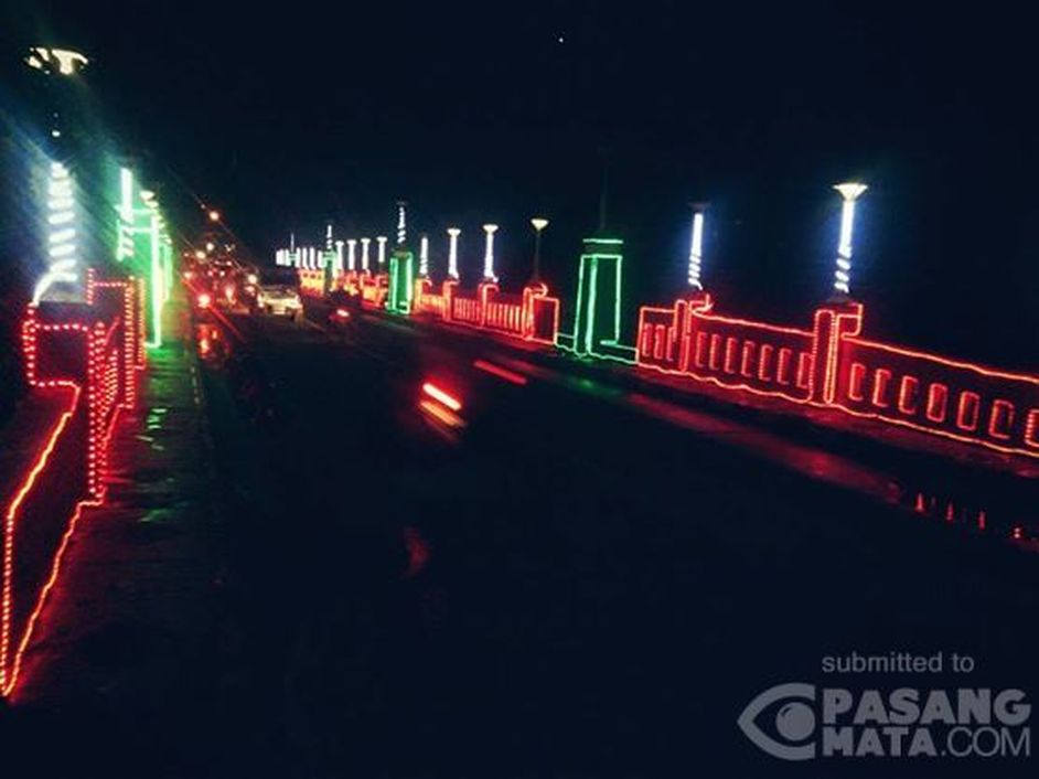 Kerlap Kerlip Jembatan Di Pemkot Cimahi Pada Malam Hari Kerlap Kerlip Jembatan Di Pemkot Cimahi Pada Malam Hari