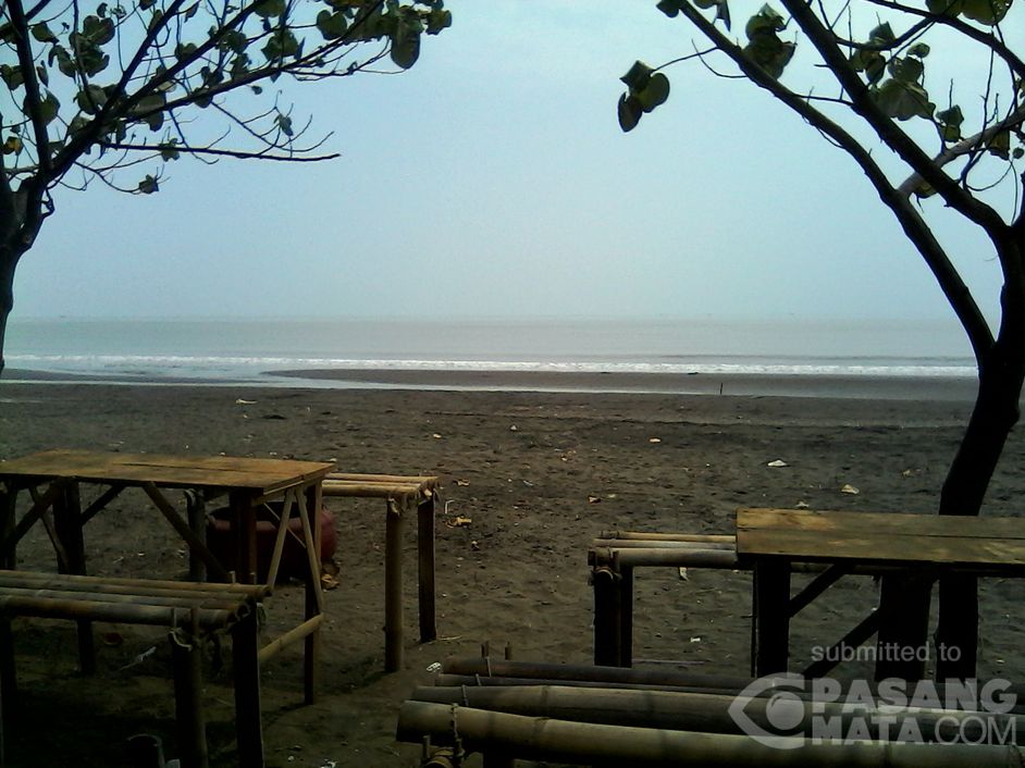 Tenangnya Ombak Di Pantai Randusanga Kulon Brebes Wisata