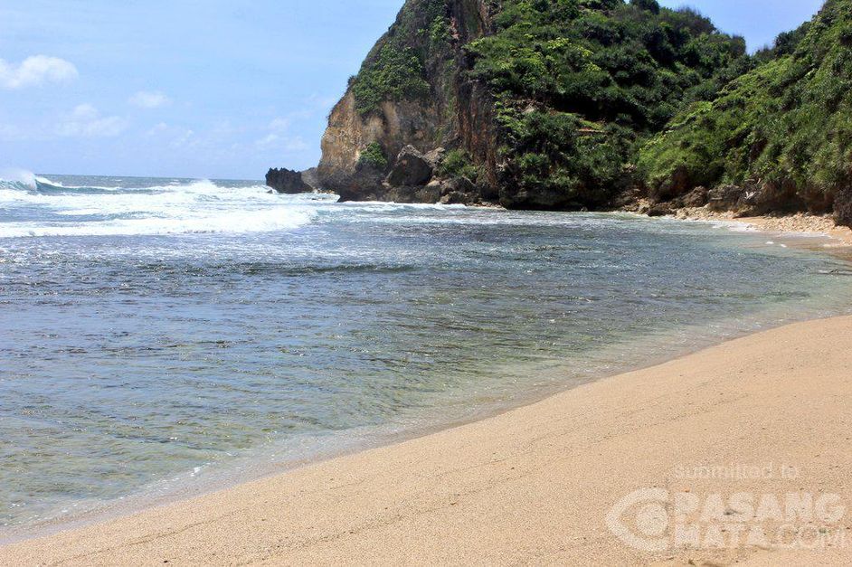 Romantisore Sepantai Berdua Pantai Nguyahan Gunung