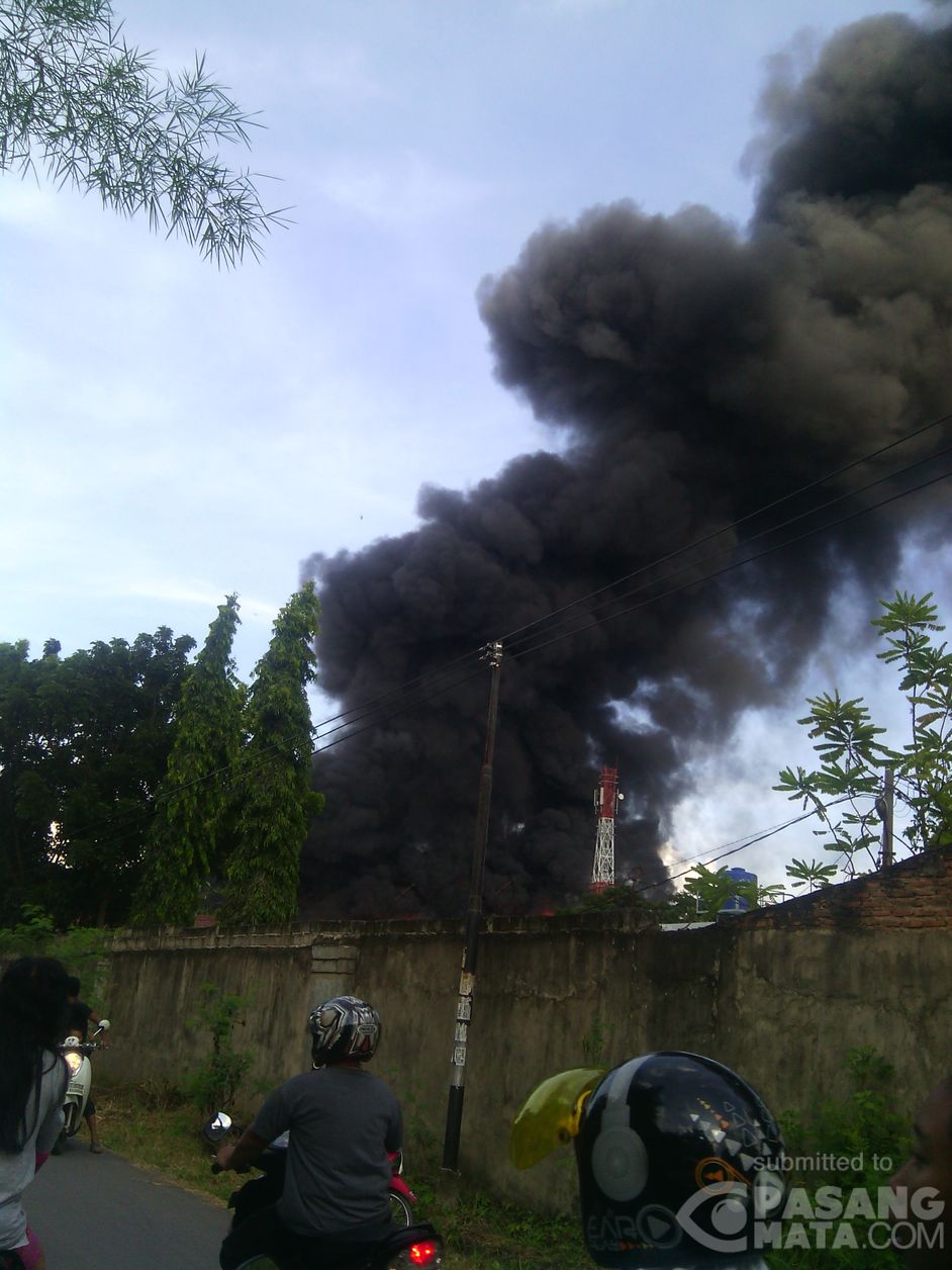 Kebakaran Gudang Perabotan Rumah Tangga Di Bandar Lampung