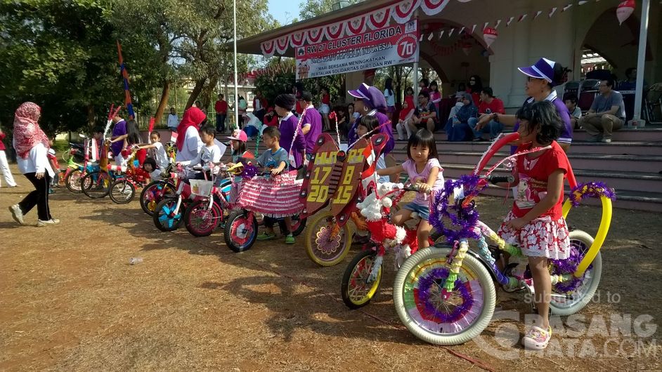 Banyak Anak  anak  di Cibubur yang Ikuti Lomba Sepeda  Hias  