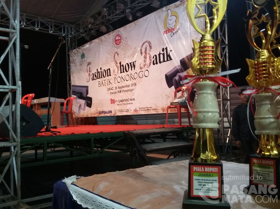  Jawa  Timur  Gelar Fashion Show dan Lomba Desain  Batik   