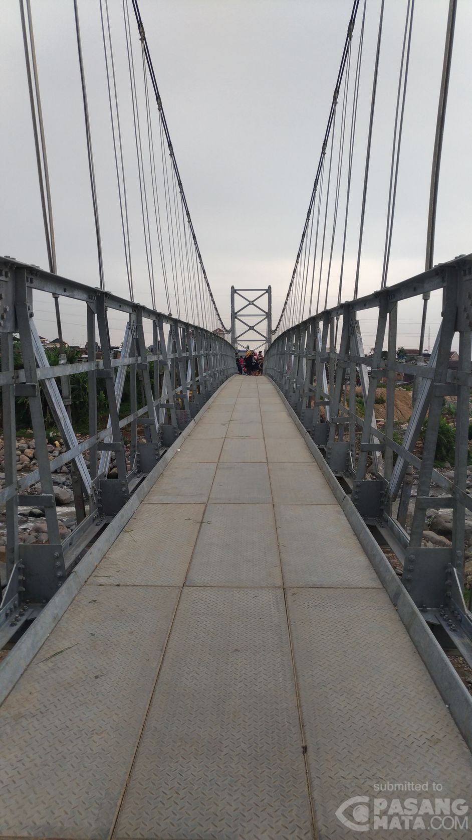 Jembatan Gantung Di Kawasan Parakan Jadi Tempat Wisata Baru