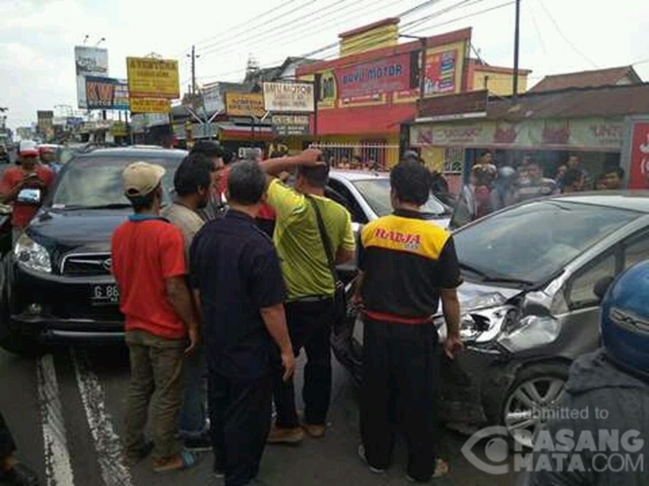 Mengantuk Diduga Jadi Penyebab Tabrakan Mobil  di  Jl 