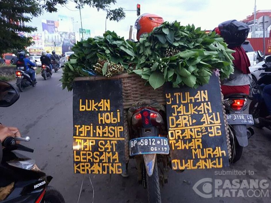 11 Tulisan Kocak di Gerobak Pedagang Kaki Lima Bukti 