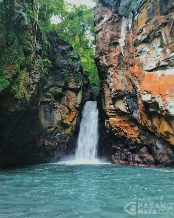Air Terjun Tembok Barak