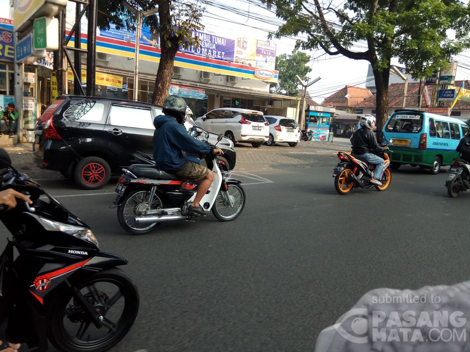 Wow Motor Jadul Astrea Melintas di Pasirkaliki Bandung 