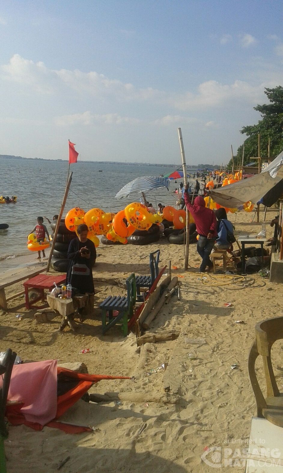 Pantai Teluk Awur Jadi Destinasi Liburan Keluarga di Jepara Pantai Teluk Awur Jadi Destinasi Liburan Keluarga di Jepara