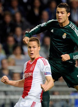 Moisander & Ronaldo (REUTERS/Robin van Lonkhuijsen)