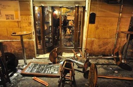 suasana pub usai kericuhan (Daily Mail)