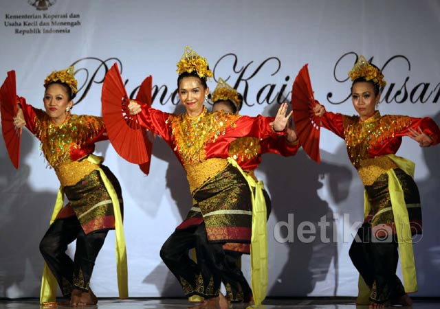 House of Demplon Label Busana Lokal Tawarkan Gaun Malam House of Demplon Label Busana Lokal Tawarkan Gaun Malam