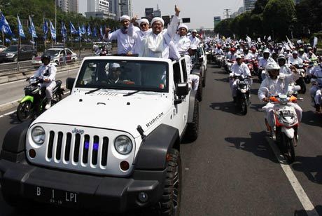 Habib Rizieq Shihab the leader of notorious FPI (The Islamic Defenders Front) and his convoy proudly parade on US made Jeep Rubicon, a highly priced vehicle for average working class Indonesian.