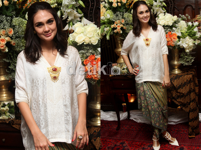 Celeb Of The Month Luna  Maya  dalam Balutan Blus Kebaya  