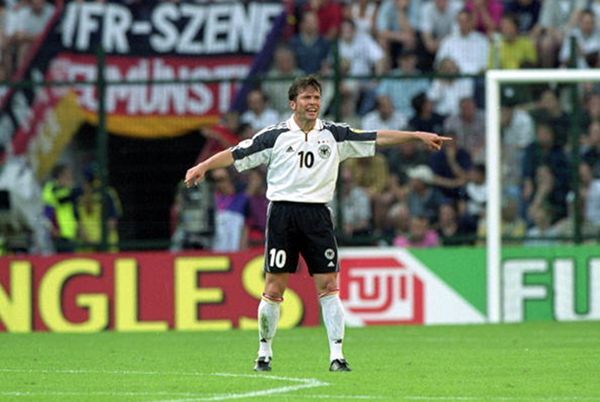 Lothar Matthaeus di akhir kariernya menjadi sweeper. (Getty Images)