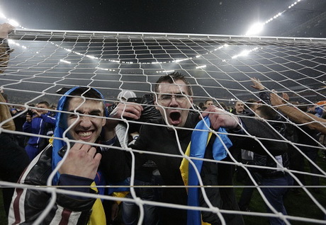 suporter Dnipro (Anadolu Agency/Getty Images/Viktor Koshkin)